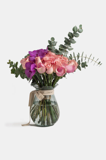 Arreglo floral orquídea y rosas